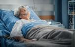 Après une chirurgie, la mémoire des seniors peut-elle basculer ?