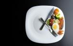 Jeûne intermittent : des bienfaits limités sans restriction calorique 