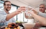Vrai ou faux : est-ce que boire de l’eau coupe vraiment la faim ? 