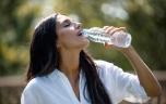 Boire 4,5 litres d’eau par jour ? Un défi TikTok dangereux ! 