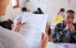 Évaluations scolaires : un danger invisible pour la santé mentale des élèves ? 