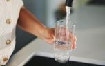 Faut-il se méfier de l'eau du robinet pendant la canicule ?
