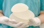111 cancers rares liés à des implants mammaires identifiés en Espagne