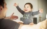 À partir de quand votre bébé vous comprend-il vraiment ?