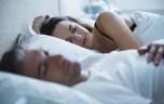 Sommeil : les hommes ont tendance à se coucher et se réveiller plus tard que les femmes