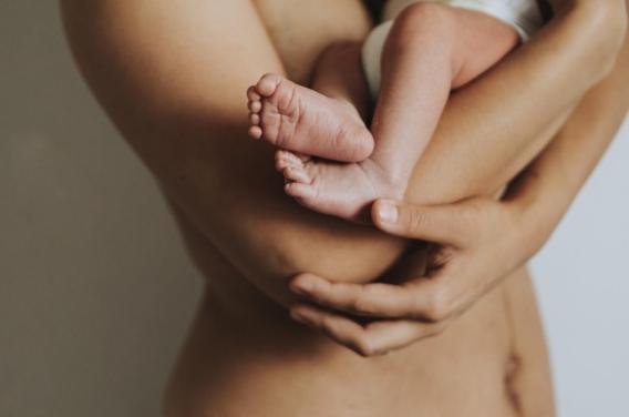 Comment se passent l'accouchement et le post-partum quand on souffre d'endométriose ?