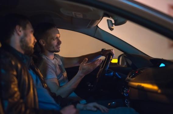 Parler au volant serait plus risqué qu’on ne le pense