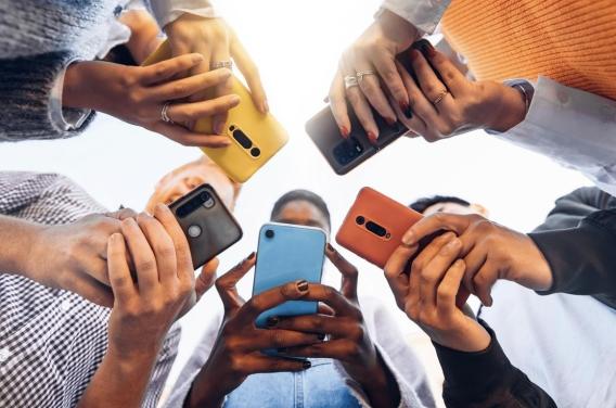 Smartphone : voici pourquoi nous sommes tous accros