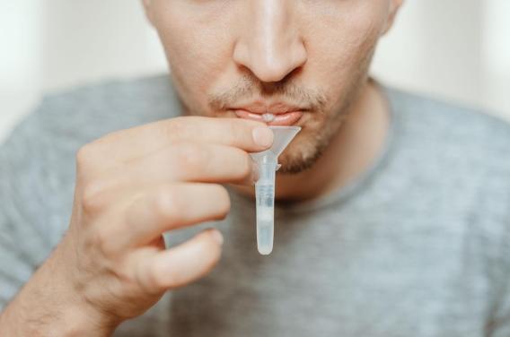 Parkinson, schizophrénie, épilepsie : et si le diagnostic se faisait grâce à la salive