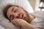 Baver sur l'oreiller en dormant : faut-il s’inquiéter ?