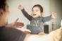 À partir de quand votre bébé vous comprend-il vraiment ?