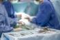 Opération : des chirurgiens oublient des ciseaux dans les intestins d’un patient