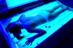 Cabines de bronzage : les médecins veulent interdire la pub