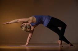 Maladies cardiaques : le yoga aussi efficace que la marche en prévention