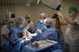Erreur médicale : un chirurgien oublie une pince dans le corps d'une patiente 