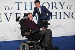 Biopic sur Stephen Hawking : coup de projecteur sur la maladie de Charcot 