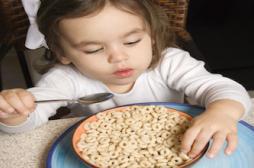 Enfants : les repas devant la télé sont plus caloriques 