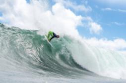 Un surfeur élimine sa tumeur sur l'oeil grâce à une vague