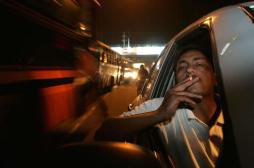 Deux députés médecins proposent d'interdire la cigarette au volant