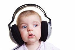 Casques, écouteurs : les risques pour les enfants de moins de 2 ans 