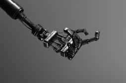 Prothèse : un bras robotique contrôlé par la pensée