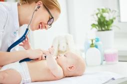 Bronchiolite : la Société française de pédiatrie invite à limiter les contacts des bébés avec les adultes