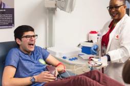 Jay Franzone : abstinent sexuel pendant un an pour donner son sang