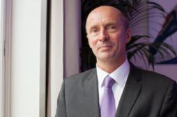 Médicament : les industriels alertent Manuel Valls