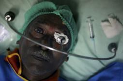 Cataracte : des Français ont conçu un kit chirurgical pour 25 euros  