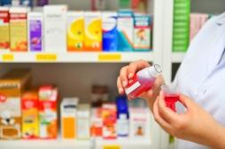 Mal de gorge : l’ANSM met en garde sur les risques d’allergie de certains médicaments en vente libre