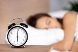Dormir davantage, l’astuce qui aiderait à perdre du poids ! 