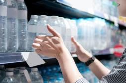 L'eau en bouteille contiendrait des milliers de particules de plastique par litre 