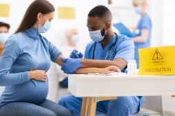 Vaccin contre la Covid-19 : les femmes enceintes désormais prioritaires dès 4 mois de grossesse