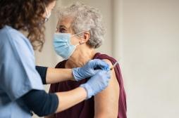 Covid-19 : pourquoi certaines personnes vaccinées à deux doses font des formes graves