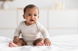 Pourquoi votre bébé pleure-t-il lorsque vous quittez la pièce ?