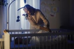 Charge mentale : les mères se lèvent davantage la nuit pour s’occuper de bébé