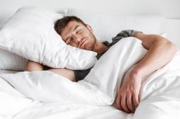 Sommeil : comment la façon dont nous dormons peut-elle causer la survenue de la maladie de Charcot ?