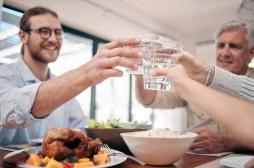 Vrai ou faux : est-ce que boire de l’eau coupe vraiment la faim ? 