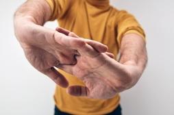 Craquements de doigts… Rassurer les parents 