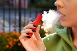 Cancer du poumon : une jeune femme condamnée alerte sur les e-cigarettes