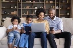 Parentalité : comment aider ses enfants à limiter le temps passé devant les écrans ?