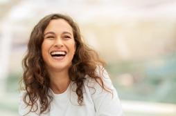 Elle souffre de crises de fou rire, des neurologues trouvent la cause