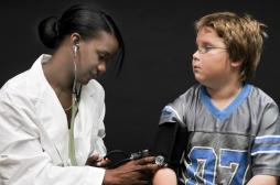 Une tension artérielle élevée à l'adolescence augmente le risque d’athérosclérose plus tard dans la vie