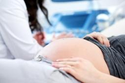 Gynécologie : de plus en plus de grossesses après 45 ans, les spécialistes s'inquiètent