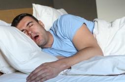 Dormir la bouche ouverte : ce que cela dit de votre état de santé
