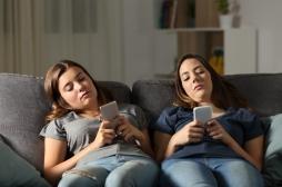 Smartphone : plus de 3h par jour et le dos des ados est en danger