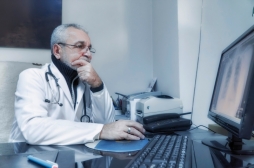 Un médecin guéri d’un cancer se lance dans la recherche contre le cancer du col de l'utérus