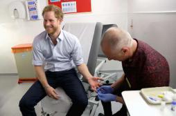 Dépistage : le prince Harry fait un test VIH sur Facebook
