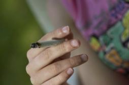 Cannabis : fumer pendant la puberté rend plus petit 