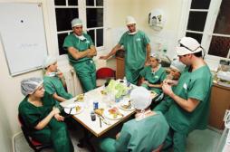 Temps de travail : les praticiens hospitaliers veulent les mêmes avantages que les urgentistes